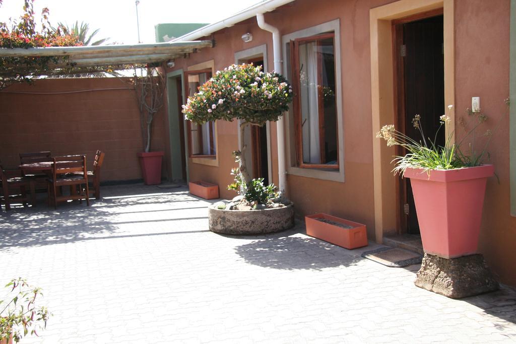 Dunedin Star Guesthouse スワコプムント エクステリア 写真