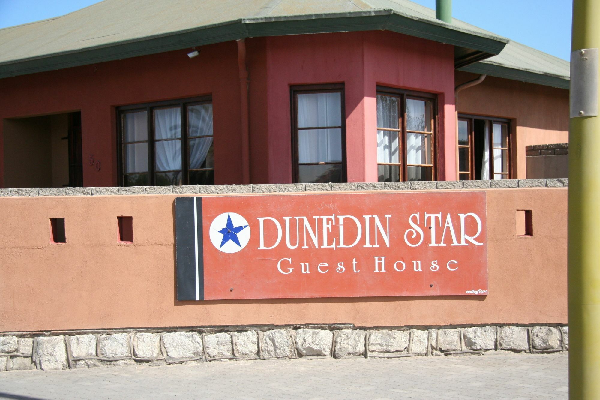 Dunedin Star Guesthouse スワコプムント エクステリア 写真
